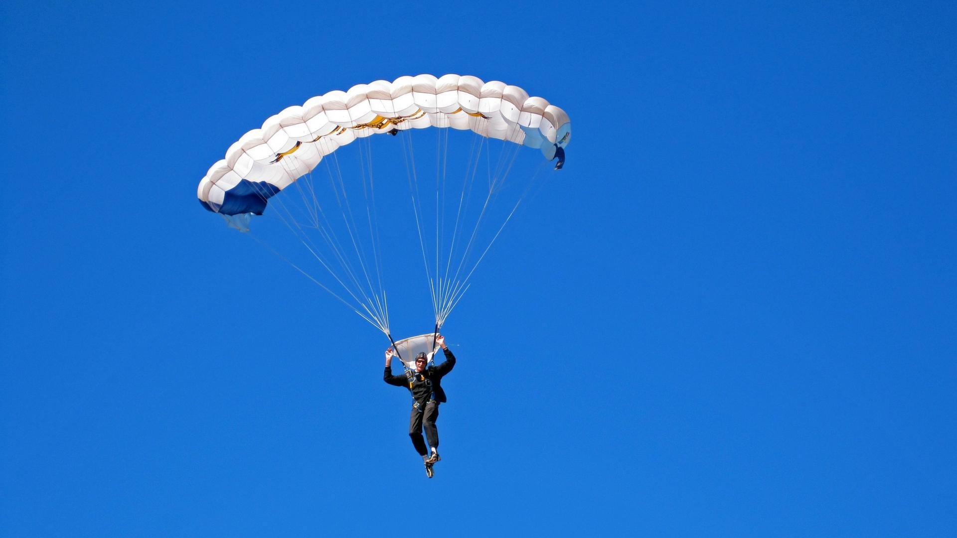 莱万多夫斯基赛事官方发布突破纪录新规，TL争议不断！